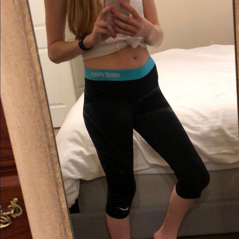 Nike Pro Dri-Fit Capri Leggings - Picture 2 of 8